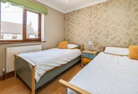 4 bedroom, Detached house for sale