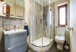 4 bedroom, Detached house for sale