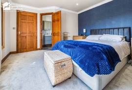 4 bedroom, Detached house for sale