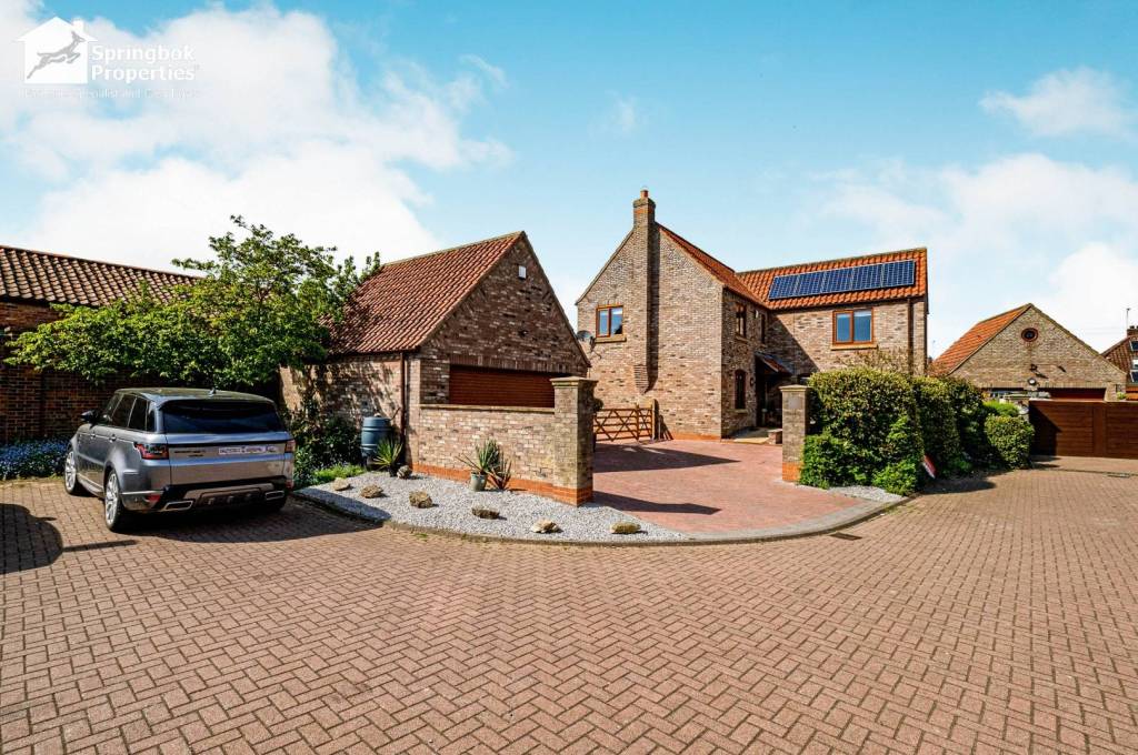 4 bedroom, Detached house for sale