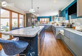 4 bedroom, Detached house for sale
