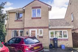 3 bedroom, Detached house for sale