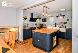 4 bedroom, Detached house for sale