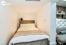 4 bedroom, Detached house for sale