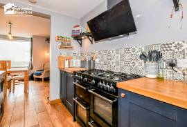 4 bedroom, Detached house for sale