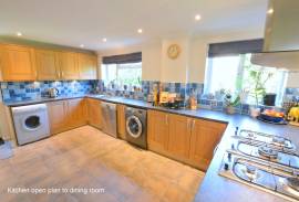 4 bedroom, Detached house for sale