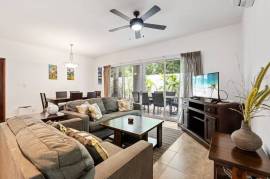 Casa Blanca 4: Stunning Condo with Quality Finishes, Terrace & Resort-Style Amenities