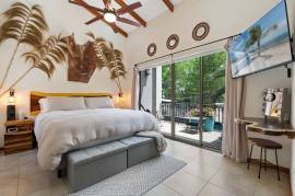 Casa Gigi: Beautiful 2BR + Flex Room Condo, Steps from Beach & Nature