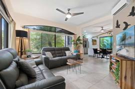 Casa Gigi: Beautiful 2BR + Flex Room Condo, Steps from Beach & Nature