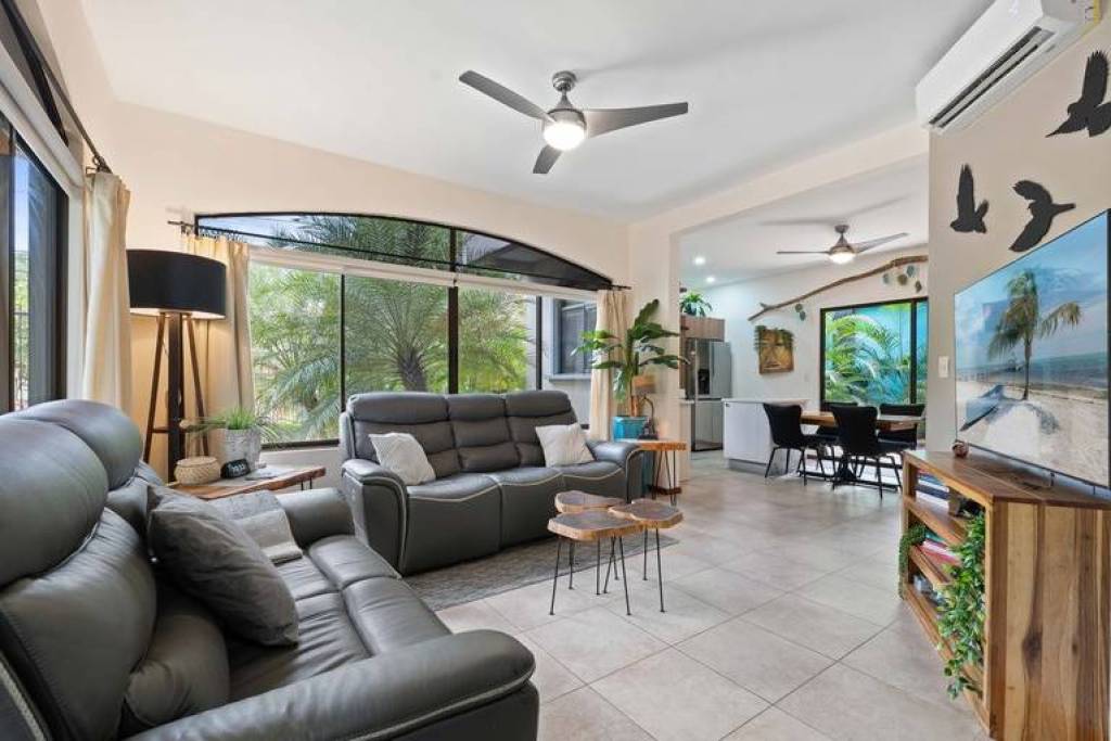 Casa Gigi: Beautiful 2BR + Flex Room Condo, Steps from Beach & Nature