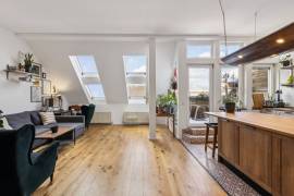 Ready to Move Penthouse with balcony in trendy Kreuzberg