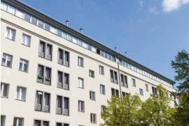 Ready to move near Ku'Damm: Bright 3-room apartment for sale with lift