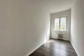 Ready to move near Ku'Damm: Bright 3-room apartment for sale with lift