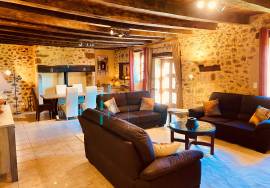 Propriete a Monpazier entierement renovee comprenant une maison d\'habitation avec gites