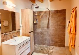 Propriete a Monpazier entierement renovee comprenant une maison d\'habitation avec gites
