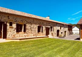 Propriete a Monpazier entierement renovee comprenant une maison d\'habitation avec gites