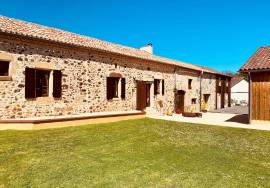 Propriete a Monpazier entierement renovee comprenant une maison d\'habitation avec gites