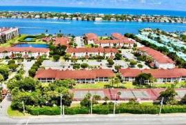 102 Half Moon Circle F2, Hypoluxo, FL 33462