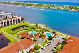 106 Half Moon Circle B1, Hypoluxo, FL 33462