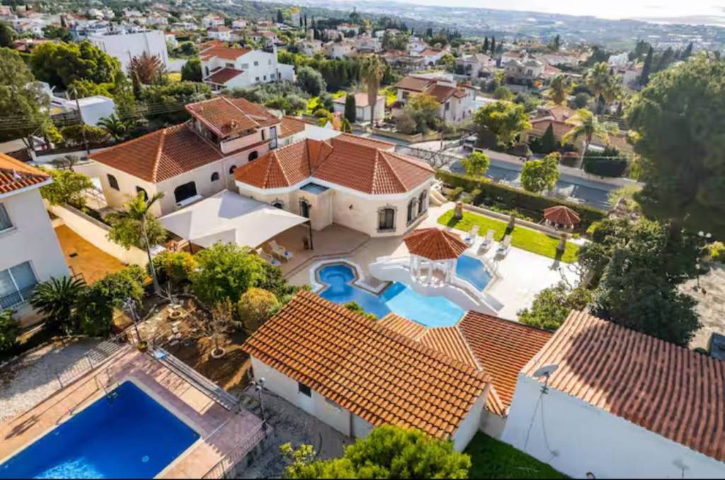 6 Bedroom Villa - Tala, Paphos
