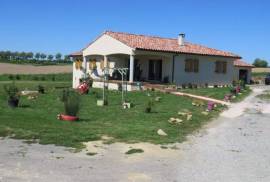 Villa for sale, 4 rooms - Castelnau-Magnoac 65230
