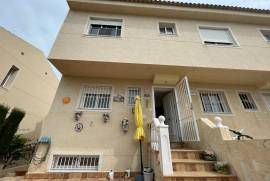 LARGE TOWNHOUSE WITH COMMUNAL POOL IN THE CENTRE OF BENIJOFAR