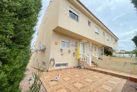 LARGE TOWNHOUSE WITH COMMUNAL POOL IN THE CENTRE OF BENIJOFAR