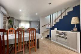 LARGE TOWNHOUSE WITH COMMUNAL POOL IN THE CENTRE OF BENIJOFAR
