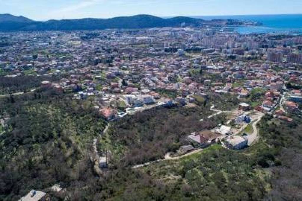 Plot for sale 1600m2 in Bar