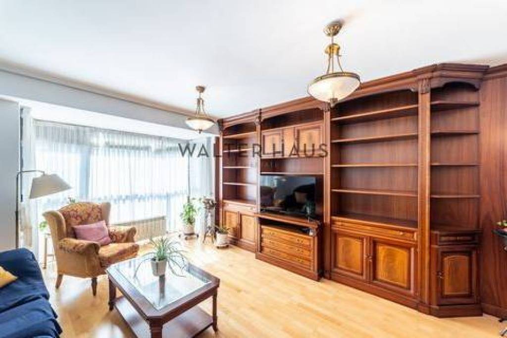 Apartment for rent with two swimming pools, a garage, and a storage room in Guindalera, Madrid.