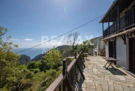 Building 210 sq.m for sale