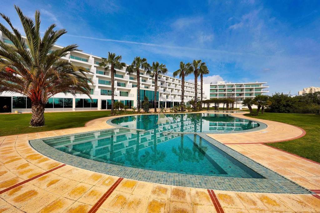 1 Bedroom Apartment with Garage in Luxury Condominium with Outdoor and Indoor Pool, Gym and Exquisite Leisure Areas - Portimão