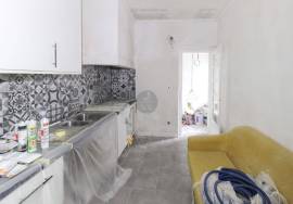 3 bedroom villa with sunroom and backyard in the center of Santarém.