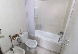 3 bedroom villa with sunroom and backyard in the center of Santarém.