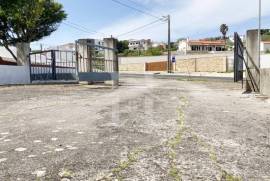 Moradia T3 com Armazém e Terreno de 9 640m2 em Olho Marinho, Óbidos