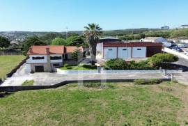 Moradia T3 com Armazém e Terreno de 9 640m2 em Olho Marinho, Óbidos