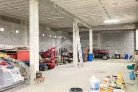 Moradia T3 com Armazém e Terreno de 9 640m2 em Olho Marinho, Óbidos