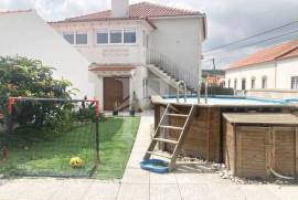 Moradia T2 Renovada com Piscina e Garagem em Olho Marinho, Óbidos