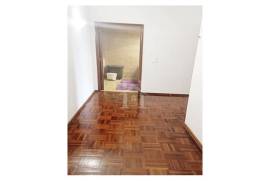 Apartamento T2 remodelado a 10 minutos da estação das Mercês