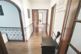 Apartamento T2 remodelado a 10 minutos da estação das Mercês
