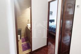 Apartamento T2 remodelado a 10 minutos da estação das Mercês