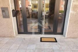 Apartamento T2 remodelado a 10 minutos da estação das Mercês