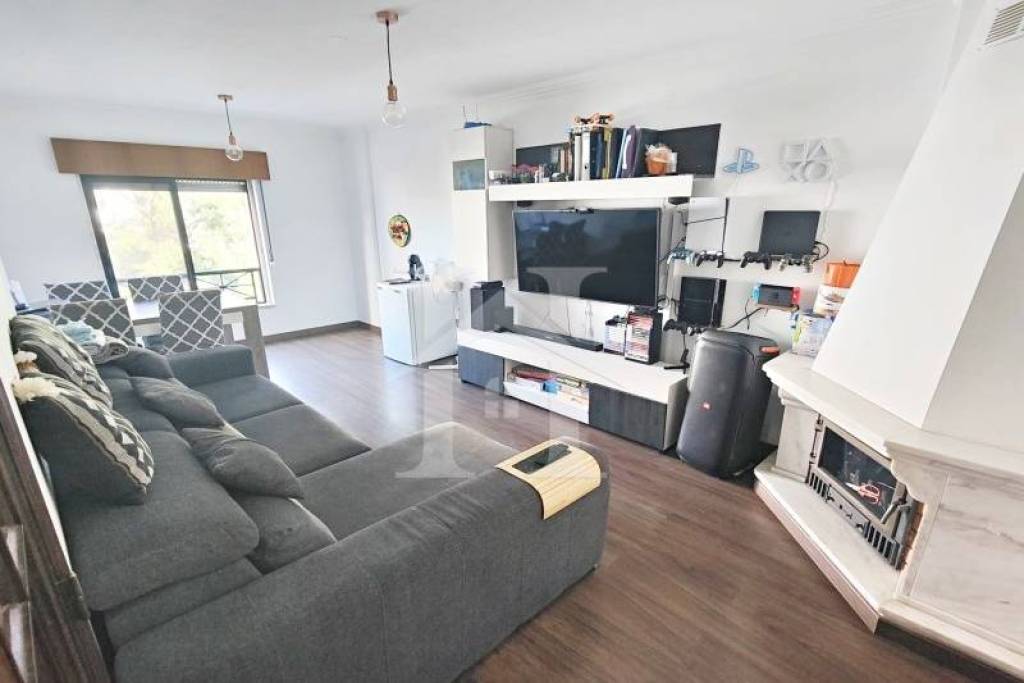 Apartamento T2 remodelado a 10 minutos da estação das Mercês