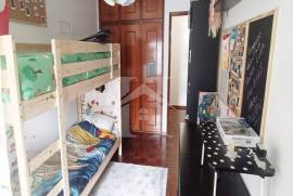 Apartamento T2 remodelado a 10 minutos da estação das Mercês