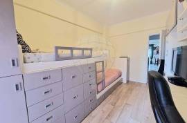 3-Bedroom Apartment – Rinchoa
Discover this spacious 3-bedroom apartment, located on the quiet and well-situated Rua da Choupaninha in Sintra