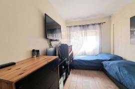3-Bedroom Apartment – Rinchoa
Discover this spacious 3-bedroom apartment, located on the quiet and well-situated Rua da Choupaninha in Sintra