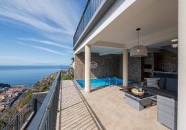 Charming Remodeled Villa with Two Independent Units