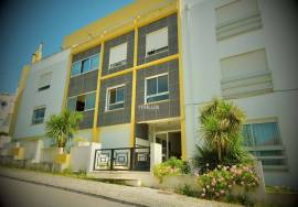 T4 with Box Garage – Rua Columbano Bordalo Pinheiro, Caldas da Rainha