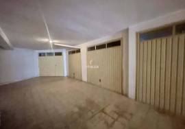 T4 with Box Garage – Rua Columbano Bordalo Pinheiro, Caldas da Rainha
