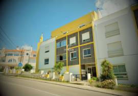 T4 with Box Garage – Rua Columbano Bordalo Pinheiro, Caldas da Rainha